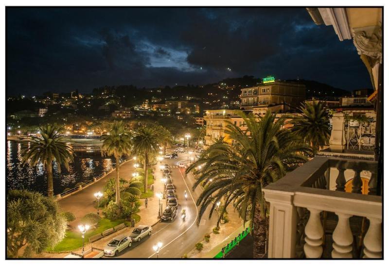 Hotel Vesuvio Rapallo Exterior foto